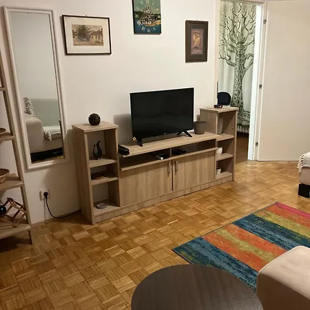 1944 Free Parking Daire Belgrad