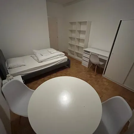 1944 Free Parking Apartment