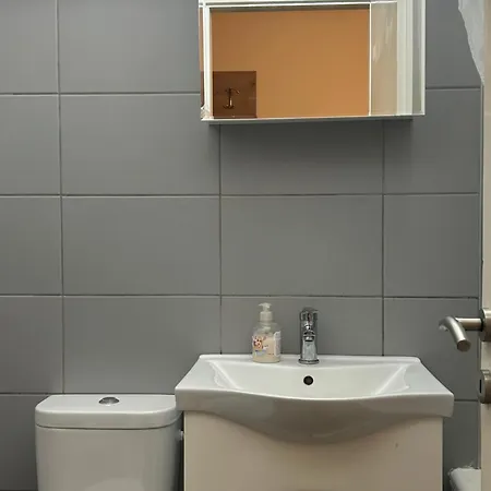 1944 Free Parking Apartment